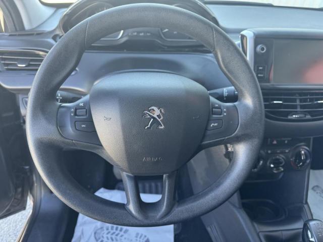 Peugeot 208 image 2
