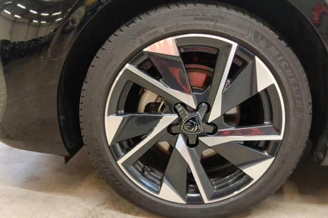 Peugeot 308 image 1
