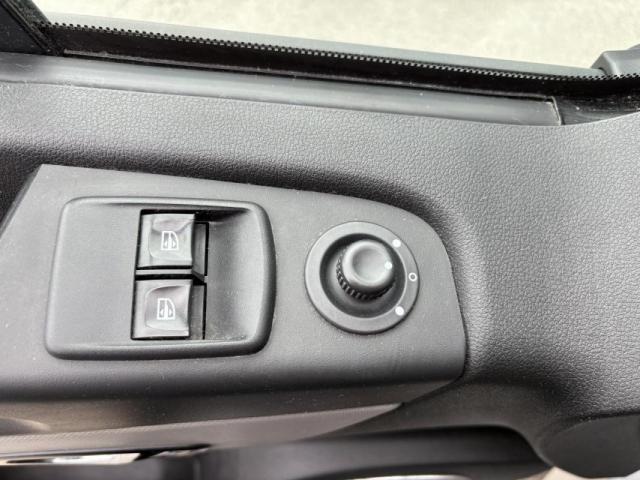Renault Trafic image 2