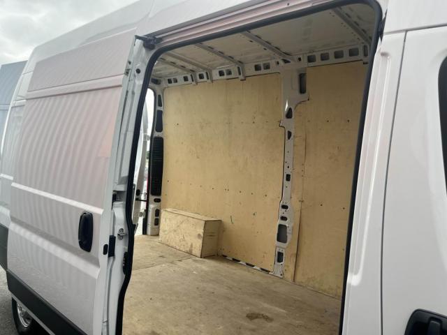 Opel Movano image 9