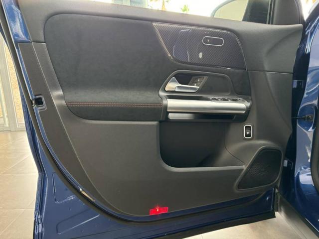 Mercedes Benz Gla image 2
