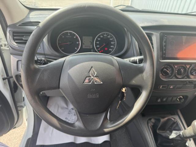 Mitsubishi Pick-Up image 8