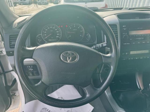 Toyota Land Cruiser image 7