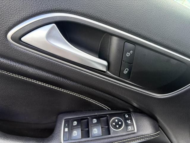 Mercedes Benz Gla image 6