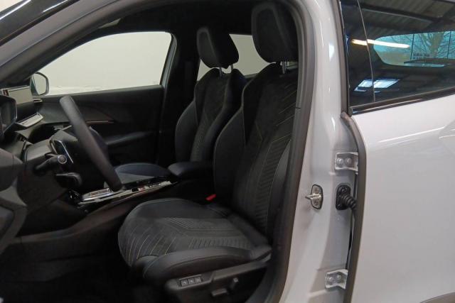 Peugeot 2008 image 3