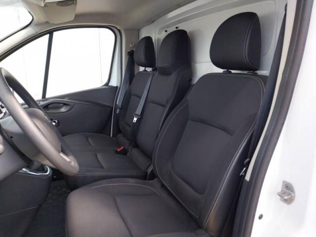 Renault Trafic image 2