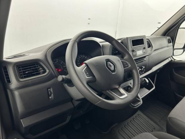 Renault Master image 1
