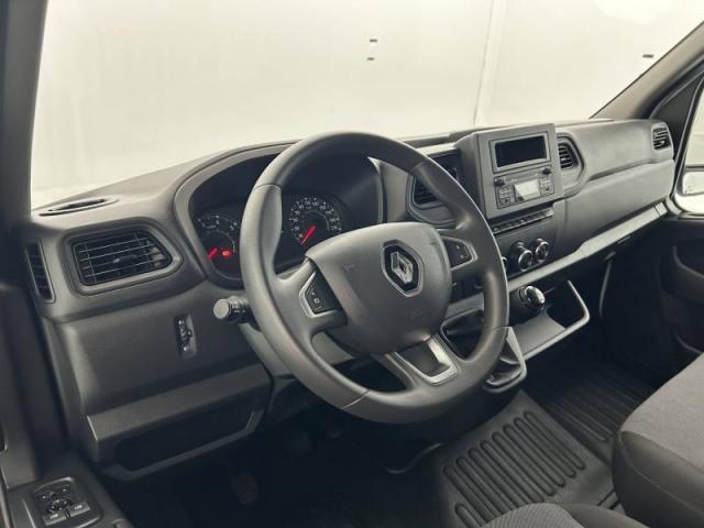 Renault Master image 2