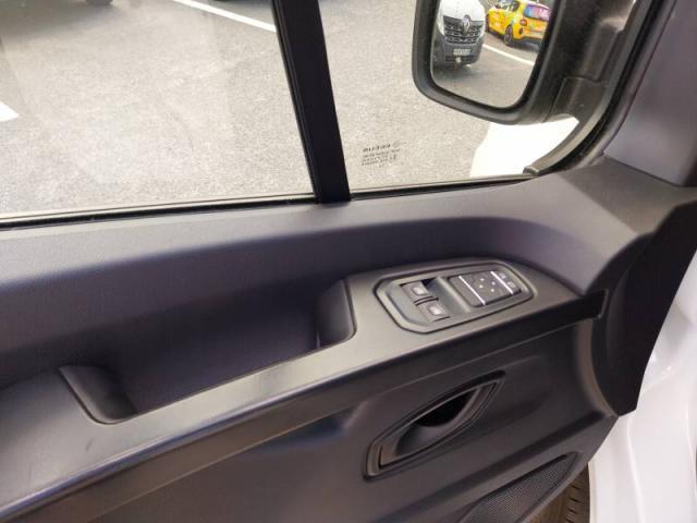 Renault Trafic image 8