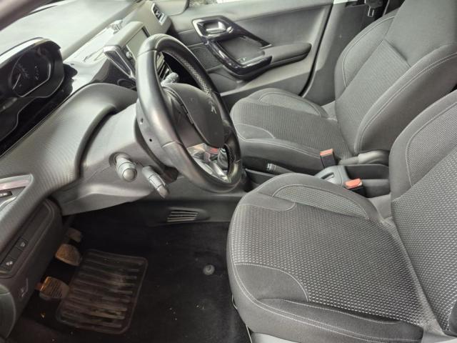 Peugeot 208 image 3