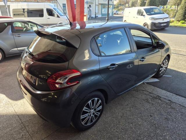 Peugeot 208 image 1