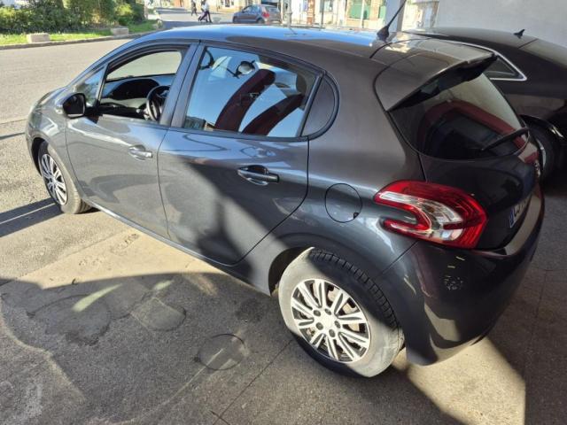 Peugeot 208 image 2