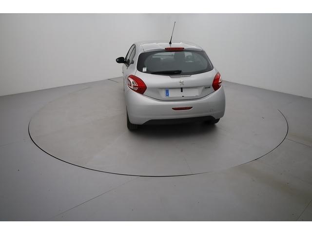 Peugeot 208 image 9
