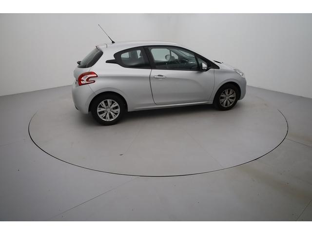 Peugeot 208 image 3