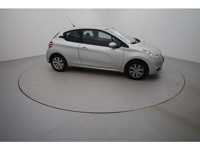 Peugeot 208 image 8