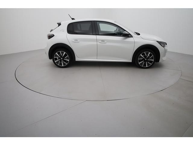 Peugeot 208 image 9