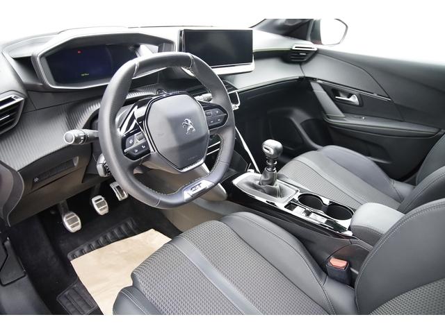 Peugeot 208 image 8