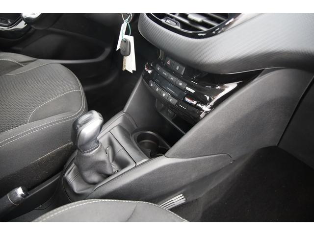 Peugeot 208 image 9