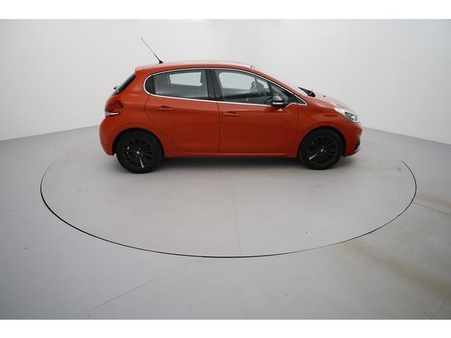 Peugeot 208 image 1