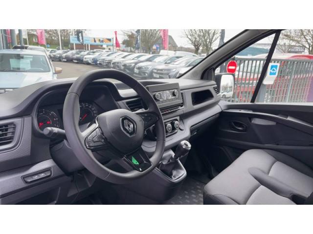 Renault Trafic image 2