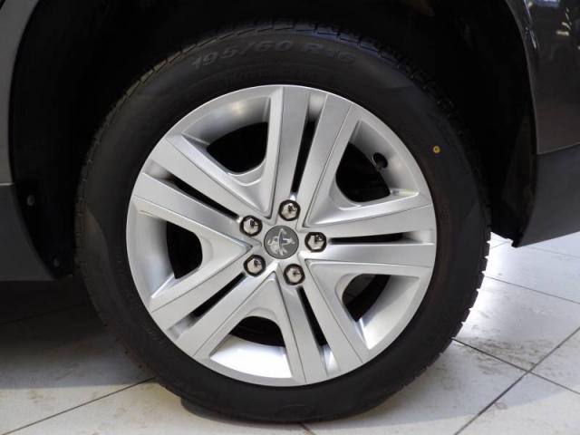 Peugeot 2008 image 3