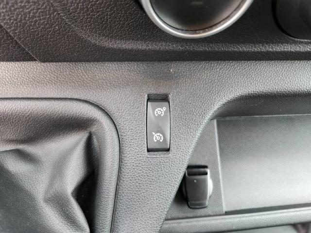 Renault Master image 2