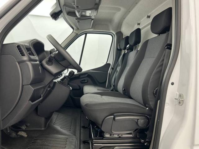 Renault Master image 2