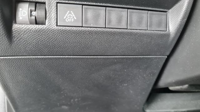 Peugeot 208 image 7