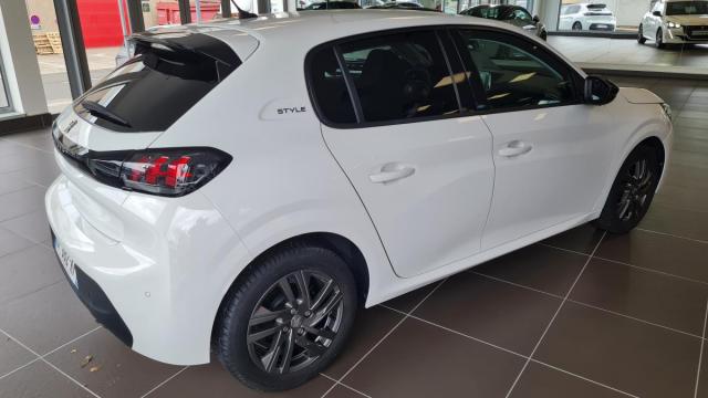 Peugeot 208 image 6