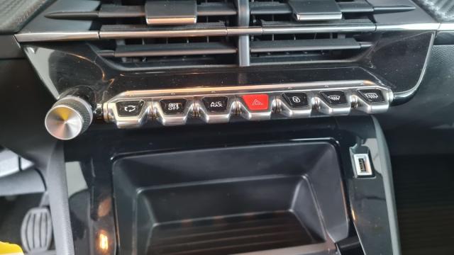 Peugeot 208 image 3
