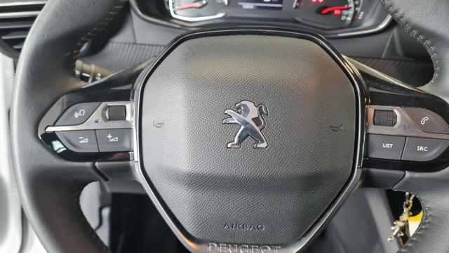 Peugeot 208 image 9
