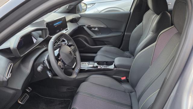 Peugeot 2008 image 1