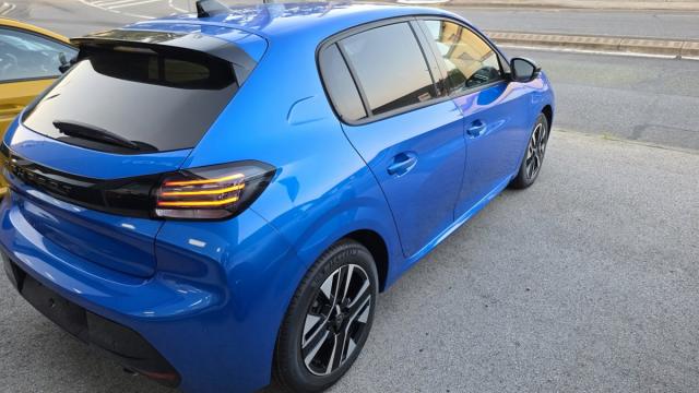 Peugeot 208 image 1