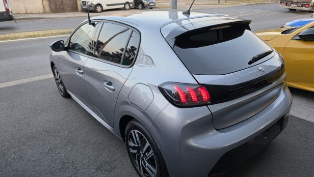 Peugeot 208 image 1