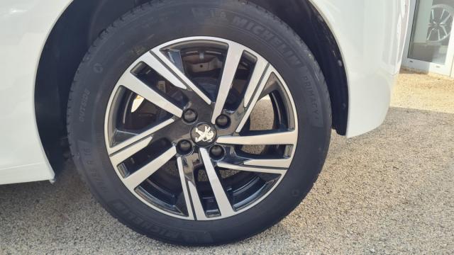 Peugeot 208 image 1