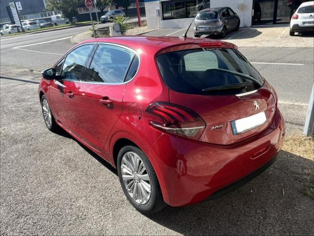 Peugeot 208 image 6