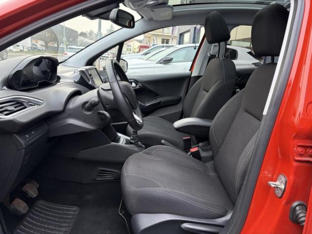 Peugeot 208 image 7
