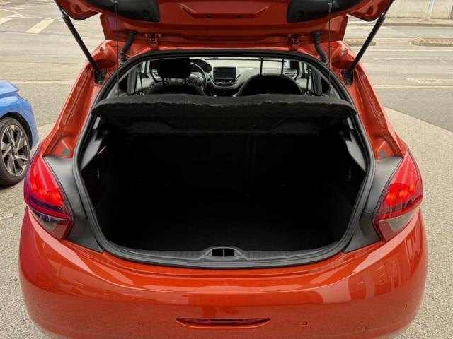 Peugeot 208 image 2