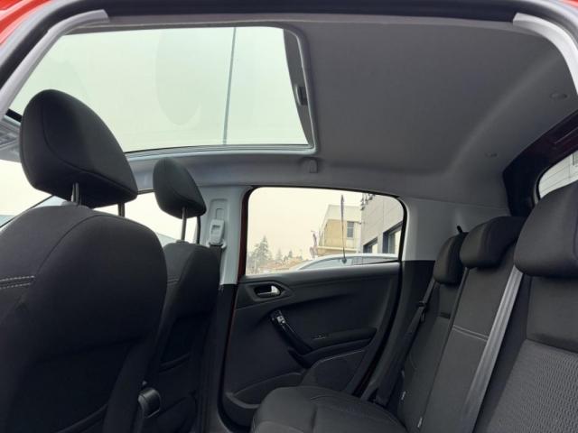 Peugeot 208 image 9