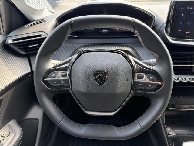 Peugeot 208 image 8