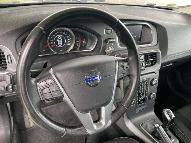 Volvo V40 image 9