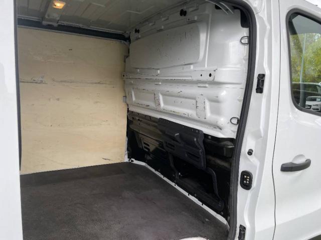 Renault Trafic image 2