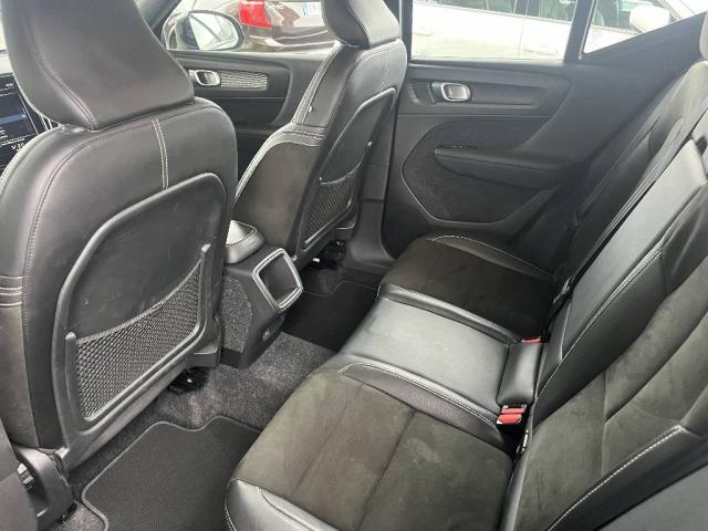 Volvo Xc40 image 2
