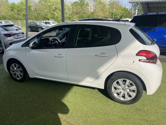 Peugeot 208 image 7