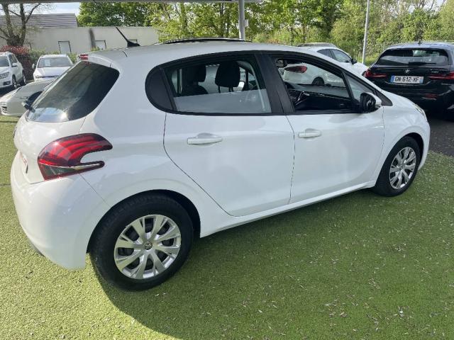 Peugeot 208 image 1