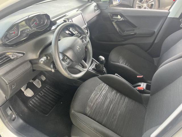 Peugeot 208 image 6