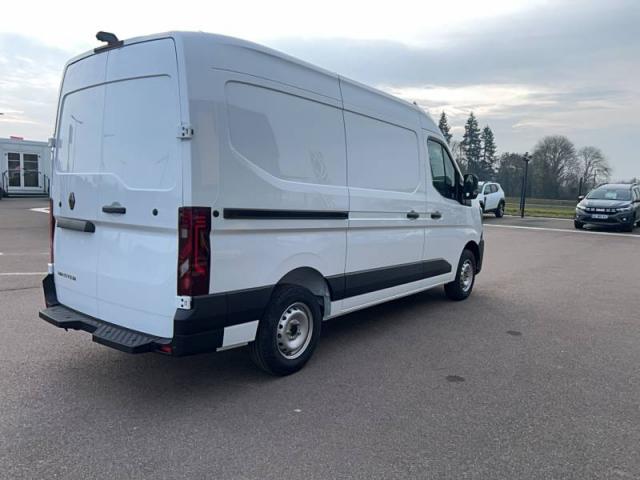 Renault Master image 2