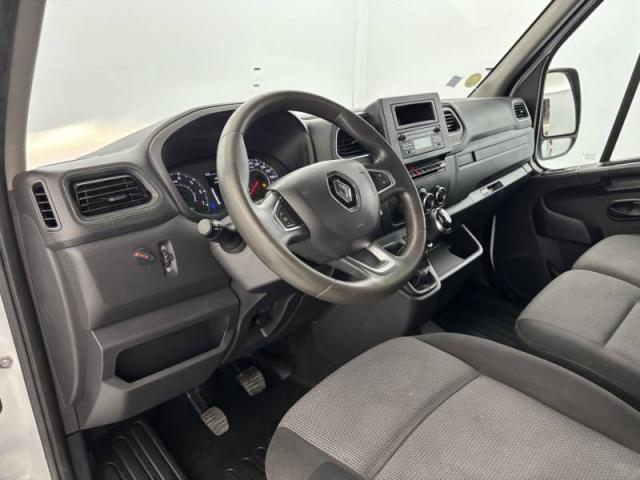 Renault Master image 1