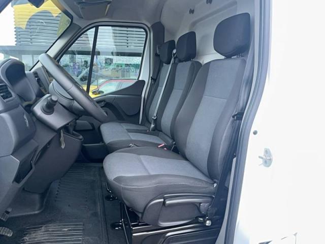 Renault Master image 2