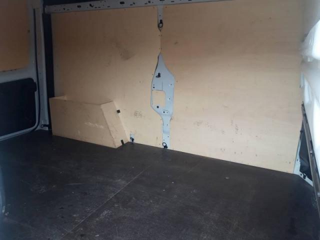 Renault Trafic image 2